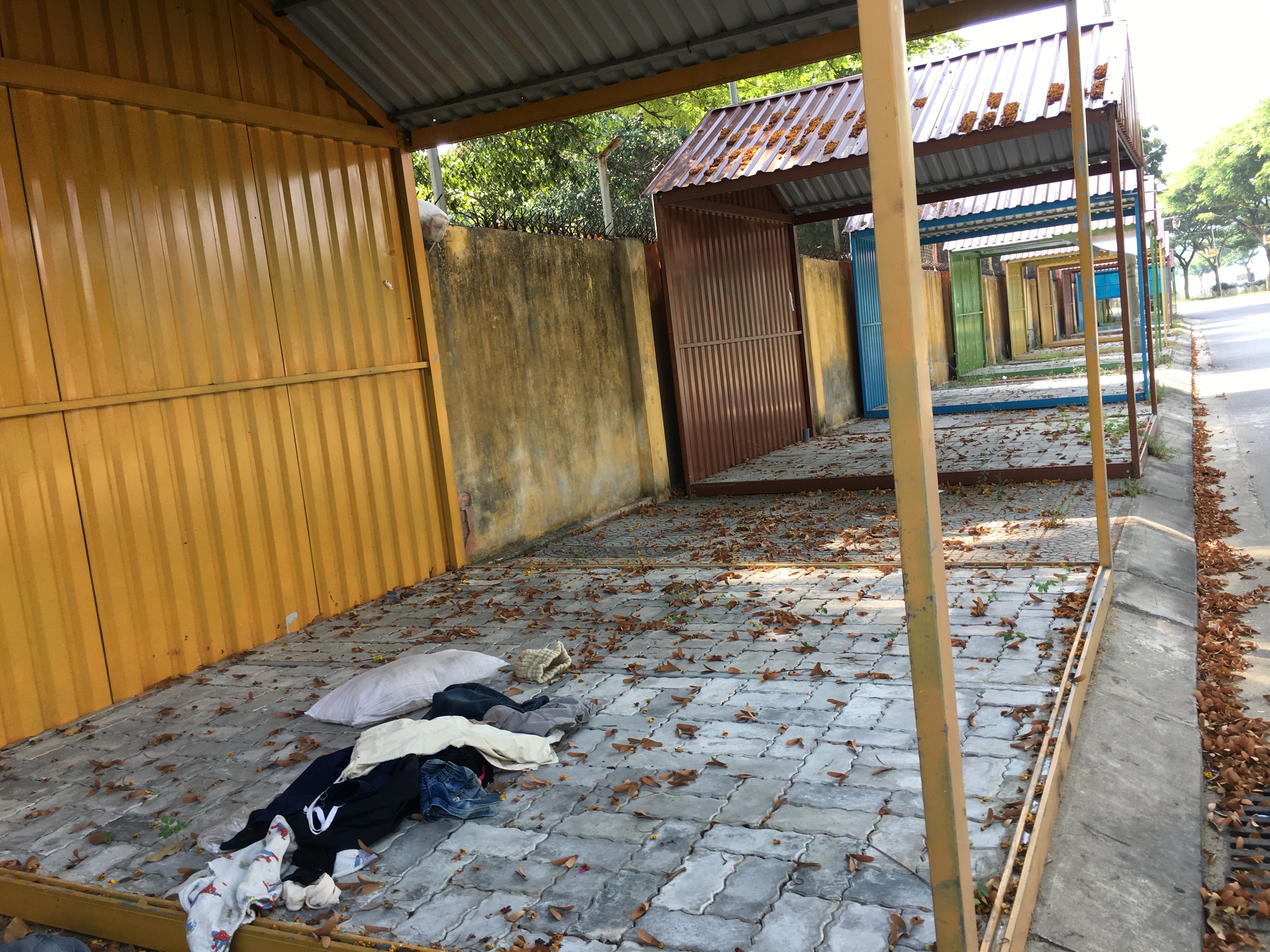 Hoang tàn chợ đêm ở Đà Nẵng - Ảnh 8. Hoang tàn chợ đêm ở Đà Nẵng - Ảnh 8.