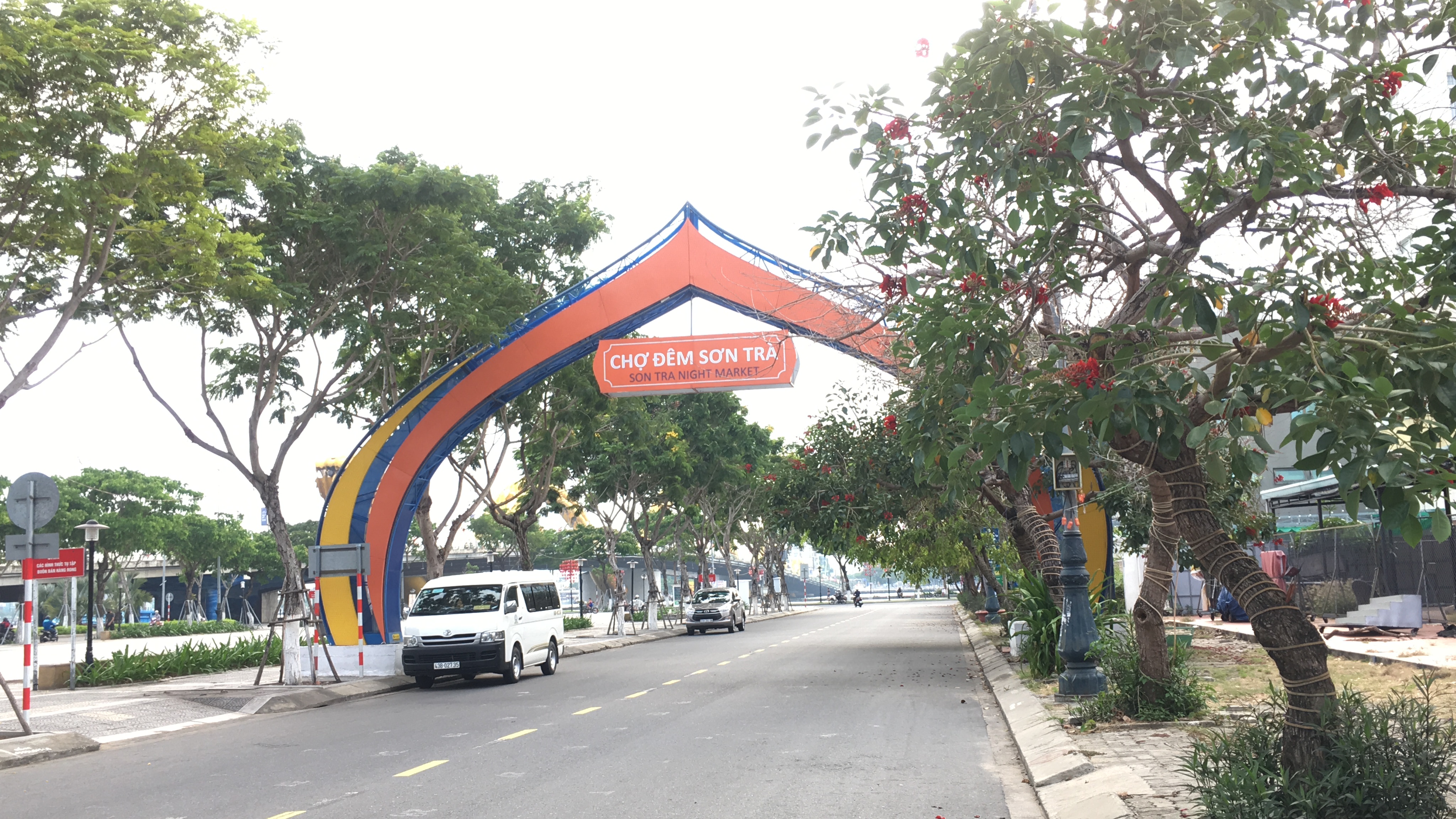 Hoang tàn phố đi bộ, chợ đêm ở Đà Nẵng - Ảnh 10. Hoang tàn phố đi bộ, chợ đêm ở Đà Nẵng - Ảnh 10.