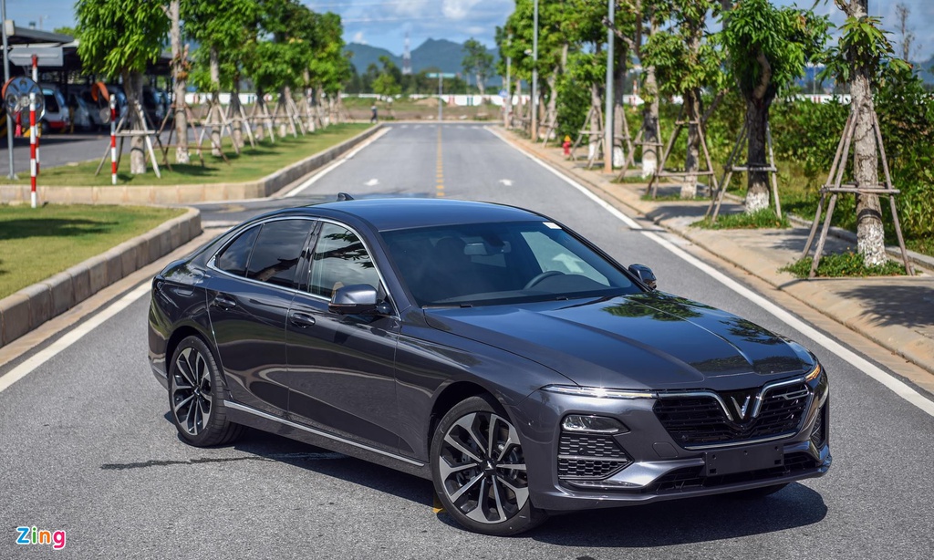 Xe cao cấp và xe sang đua nhau hạ giá hàng trăm triệu đồng - Ảnh 1. Xe cao cấp và xe sang đua nhau hạ giá hàng trăm triệu đồng - Ảnh 1.