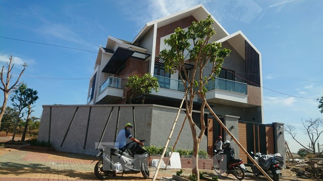 Bất lực trước nhiều biệt thự xây trái phép trên đất nông nghiệp - Ảnh 2.