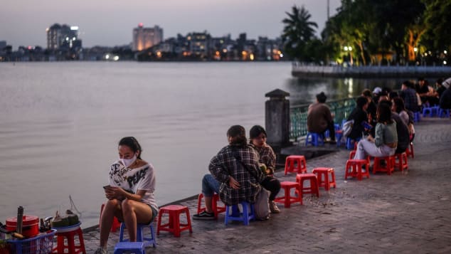 Nhà báo Mỹ viết về cuộc sống sau cách li tại Hà Nội: Thành phố tràn ngập tiếng cười khi nhịp sống được nối lại - Ảnh 2. Nhà báo Mỹ viết về cuộc sống sau cách li tại Hà Nội: Thành phố tràn ngập tiếng cười khi nhịp sống được nối lại - Ảnh 2.