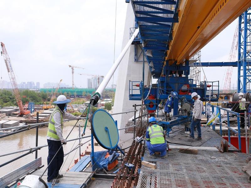 Cận cảnh những dây văng đầu tiên của cầu Thủ Thiêm 2 - Ảnh 1. Cận cảnh những dây văng đầu tiên của cầu Thủ Thiêm 2 - Ảnh 1.