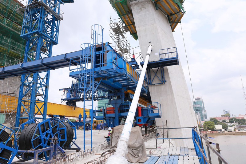 Cận cảnh những dây văng đầu tiên của cầu Thủ Thiêm 2 - Ảnh 2. Cận cảnh những dây văng đầu tiên của cầu Thủ Thiêm 2 - Ảnh 2.