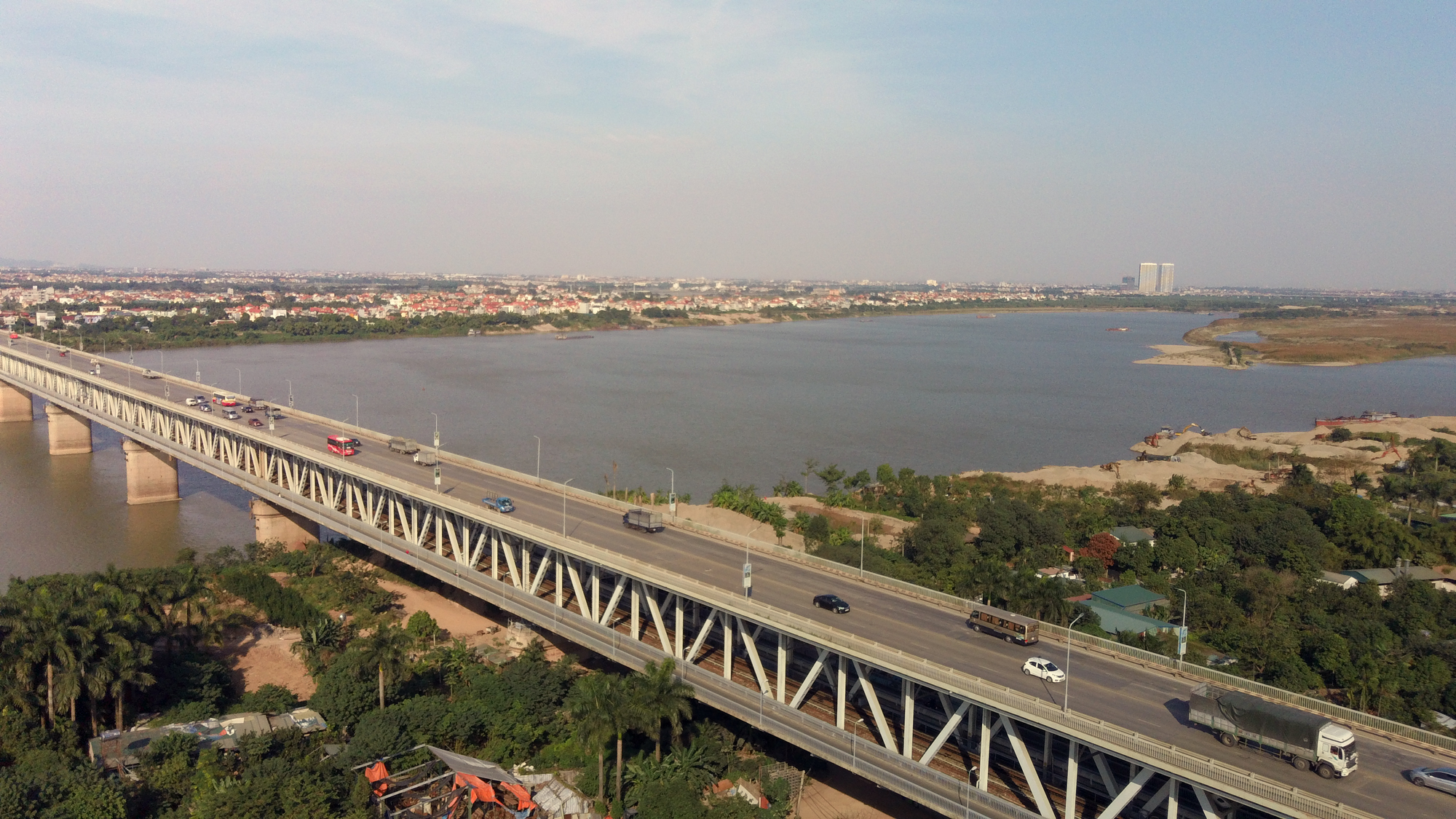 Lắp cân tự động, 'phạt nguội' xe quá tải qua cầu Thăng Long - Ảnh 1. Lắp cân tự động, 'phạt nguội' xe quá tải qua cầu Thăng Long - Ảnh 1.