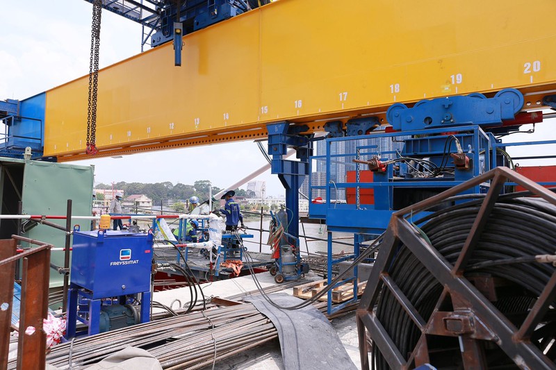 Cận cảnh những dây văng đầu tiên của cầu Thủ Thiêm 2 - Ảnh 3. Cận cảnh những dây văng đầu tiên của cầu Thủ Thiêm 2 - Ảnh 3.