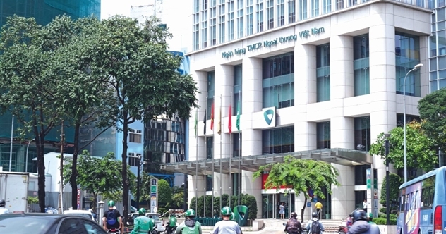 Thế lưỡng nan của các ngân hàng - Ảnh 1.