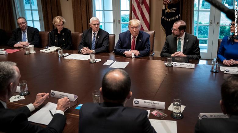 Chuyên gia cảnh báo: Sẽ sai lầm khi Trump trừng phạt Trung Quốc bằng thuế quan vào thời điểm này - Ảnh 1.