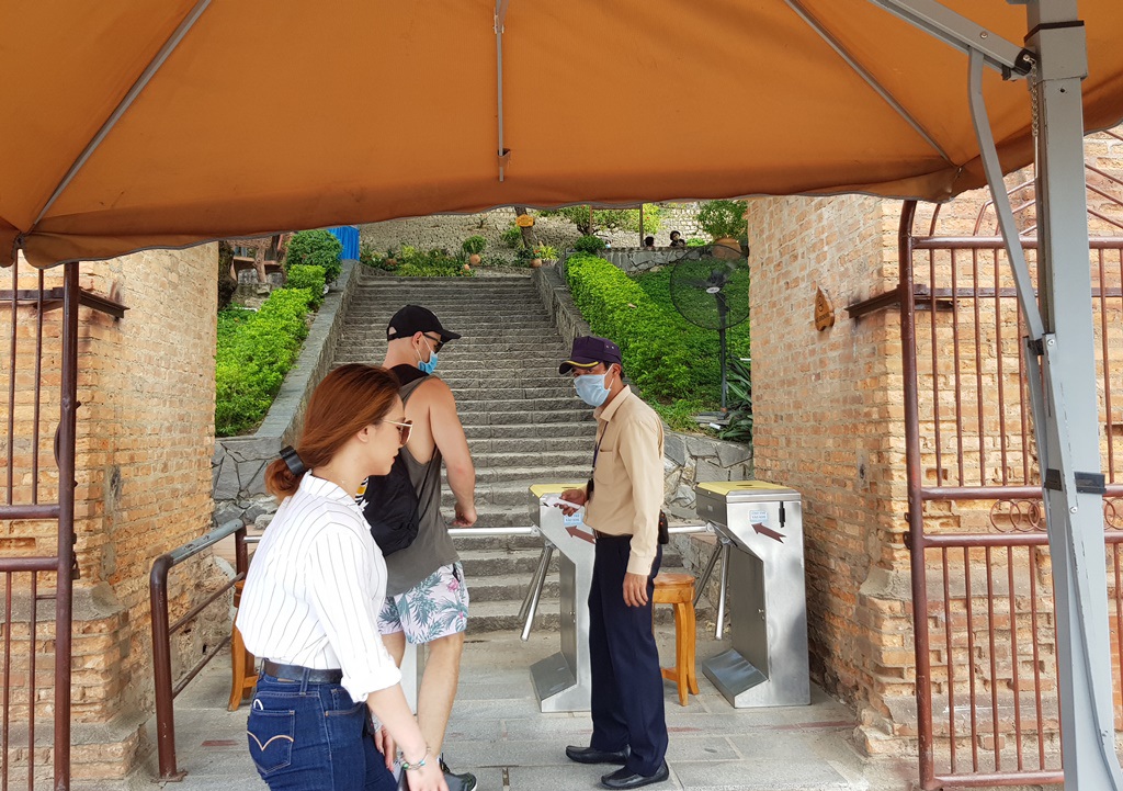 Nha Trang: Mùa lễ 30/4, chủ khách sạn 'ngóng' khách - Ảnh 5. Nha Trang: Mùa lễ 30/4, chủ khách sạn 'ngóng' khách - Ảnh 5.
