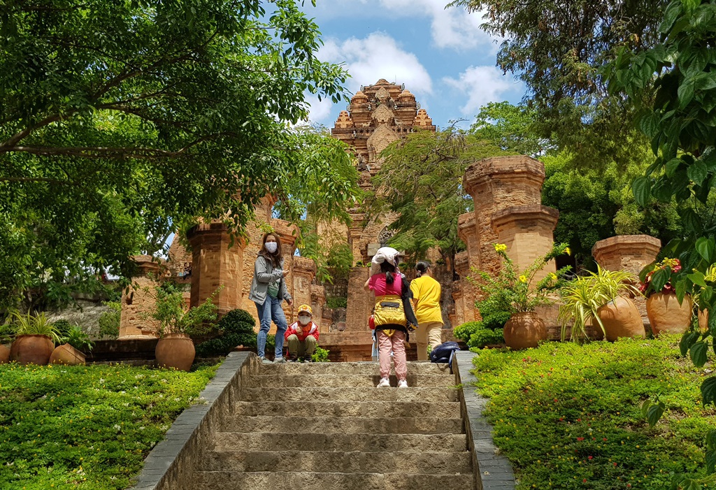 Nha Trang: Mùa lễ 30/4, chủ khách sạn 'ngóng' khách - Ảnh 4. Nha Trang: Mùa lễ 30/4, chủ khách sạn 'ngóng' khách - Ảnh 4.
