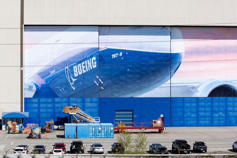 FED 'cứu' hãng hàng không Boeing mà không cần chi một xu - Ảnh 1.
