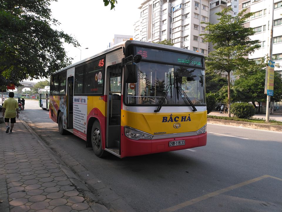 Hà Nội: Xe bus vận hành trở lại từ 4/5, không vận chuyển quá 30 người cùng thời điểm - Ảnh 1. Hà Nội: Xe bus vận hành trở lại từ 4/5, không vận chuyển quá 30 người cùng thời điểm - Ảnh 1.