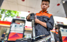 Giá xăng dầu thấp kỉ lục, nhà sản xuất và phân phối ôm lỗ nặng