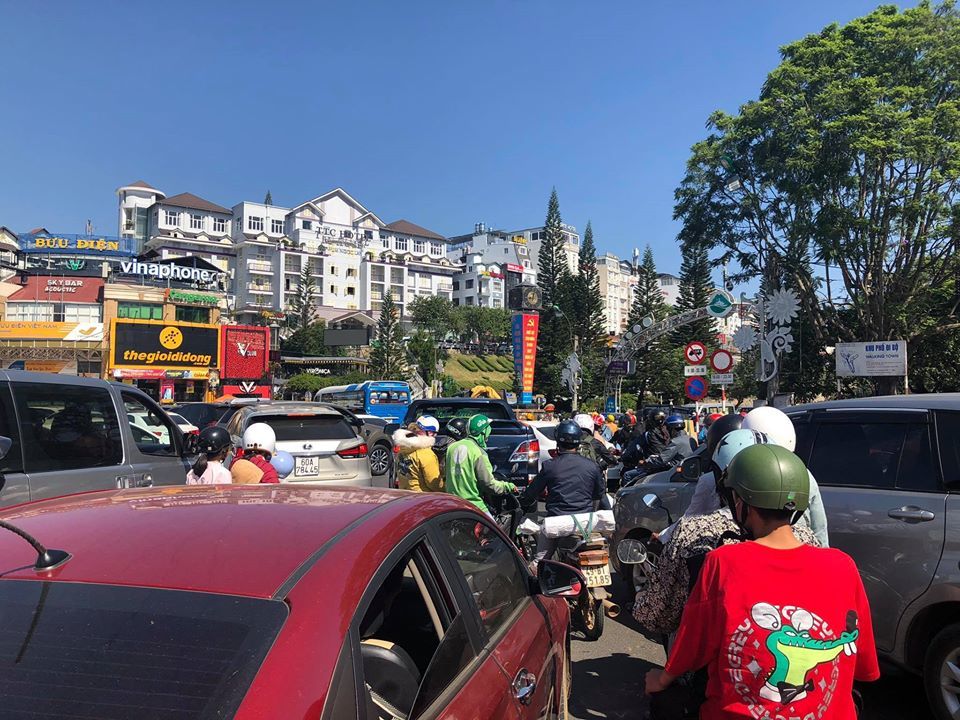 Ngược nhất nghỉ lễ: Biển Vũng Tàu không bóng người, Đà Lạt kẹt từ tinh mơ - Ảnh 2. Ngược nhất nghỉ lễ: Biển Vũng Tàu không bóng người, Đà Lạt kẹt từ tinh mơ - Ảnh 2.