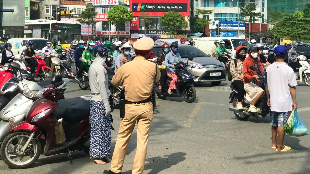 Nút giao thông dễ bị phạt ở Hà Nội: Giải mã 'ma trận' Ngã bảy Ô Chợ Dừa - Ảnh 5. Nút giao thông dễ bị phạt ở Hà Nội: Giải mã 'ma trận' Ngã bảy Ô Chợ Dừa - Ảnh 5.