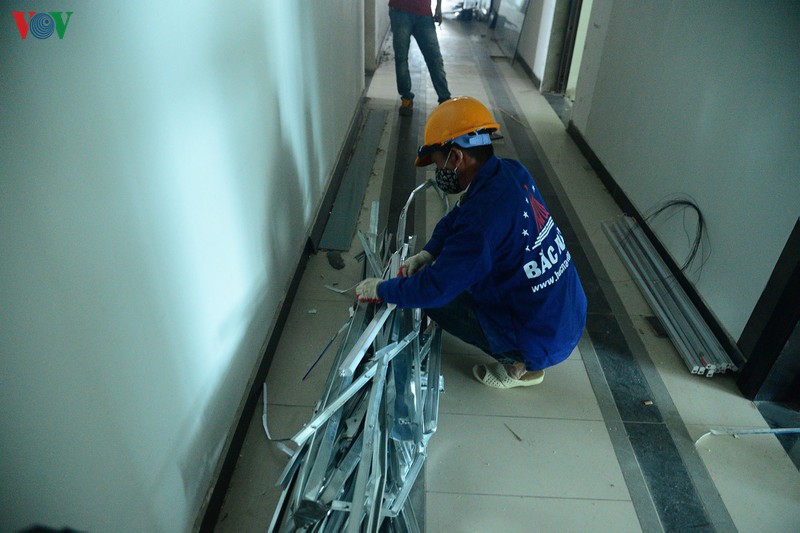 Dùng lưỡi kim cương cắt bê tông cốt thép ở tầng 18 tòa nhà 8B Lê Trực - Ảnh 11. Dùng lưỡi kim cương cắt bê tông cốt thép ở tầng 18 tòa nhà 8B Lê Trực - Ảnh 11.