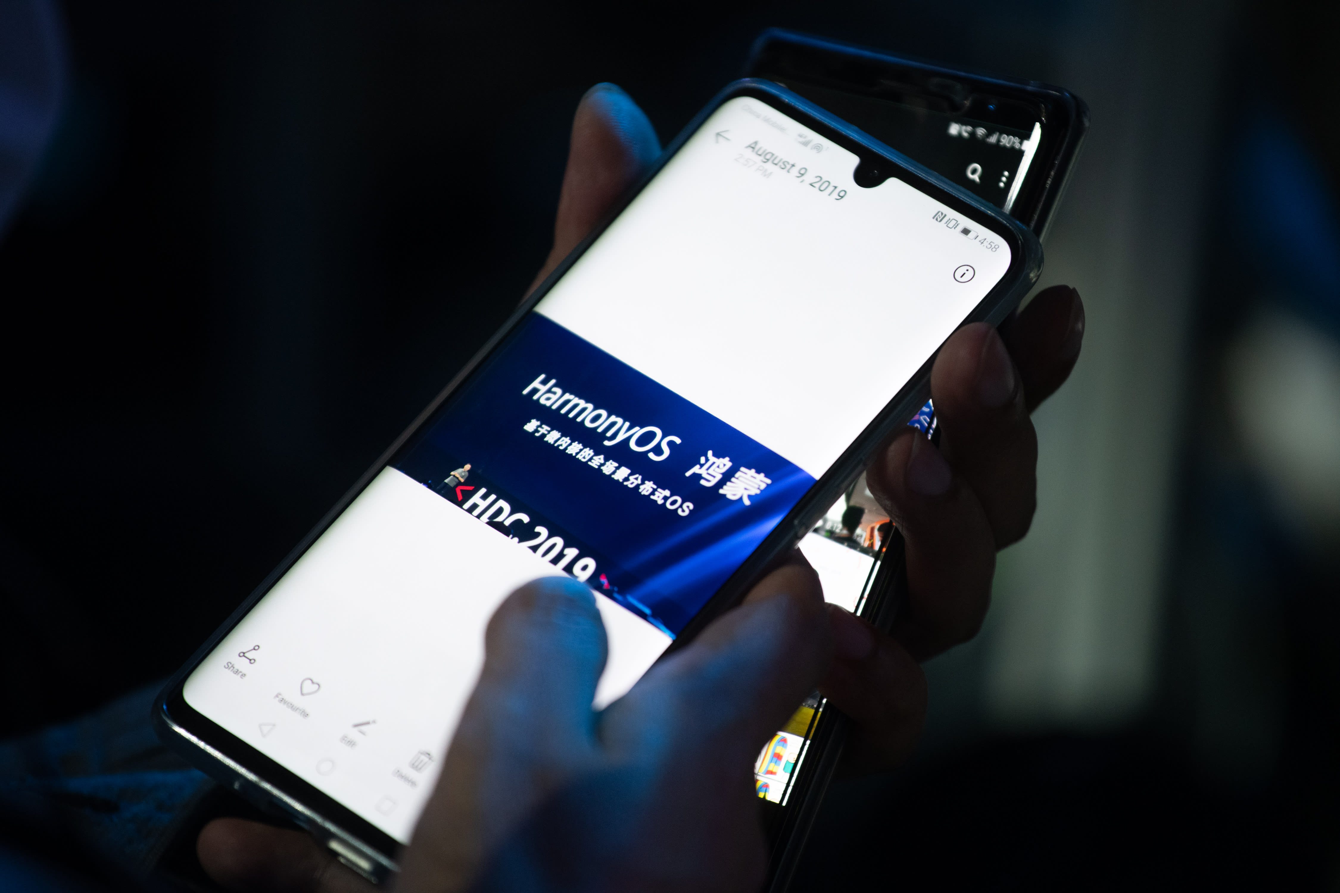 Huawei khẳng định hệ điều hành của họ có thể cạnh tranh với Google và Apple - Ảnh 1. Huawei khẳng định hệ điều hành của họ có thể cạnh tranh với Google và Apple - Ảnh 1.