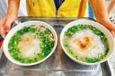 Đến Phú Quốc đừng quên thưởng thức món bún quậy gây thương nhớ này!