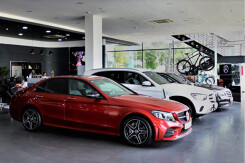Khách dừng mua xe, chờ giảm 50% phí trước bạ ôtô lắp ráp