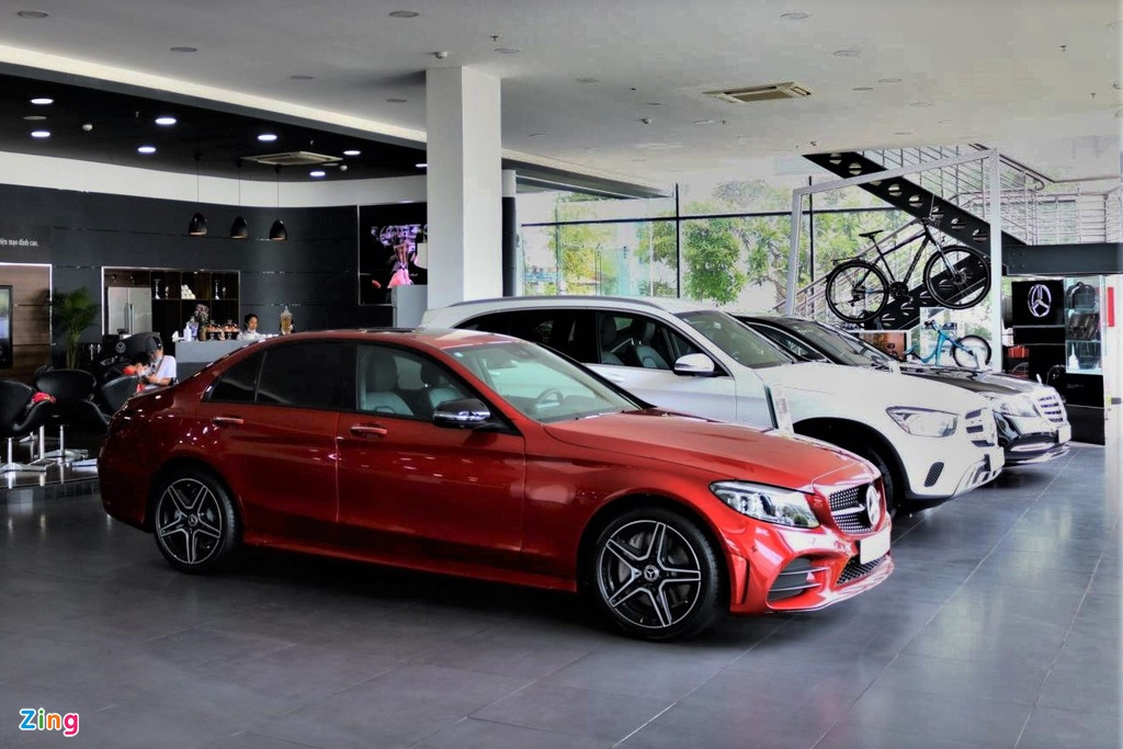 Khách dừng mua xe, chờ giảm 50% phí trước bạ ôtô lắp ráp - Ảnh 2.