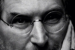 Apple đang làm kính như của Steve Jobs, bán giá 500 USD?
