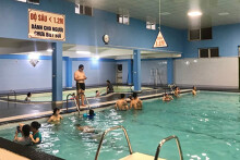 Hà Nội nắng nóng gay gắt, nhiều bể bơi vẫn đóng cửa đến hết tháng 5