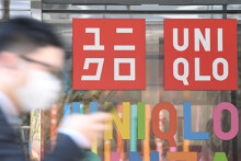 Uniqlo bán khẩu trang từ vải làm đồ lót để phòng Covid-19 với giá 200.000 đồng/chiếc