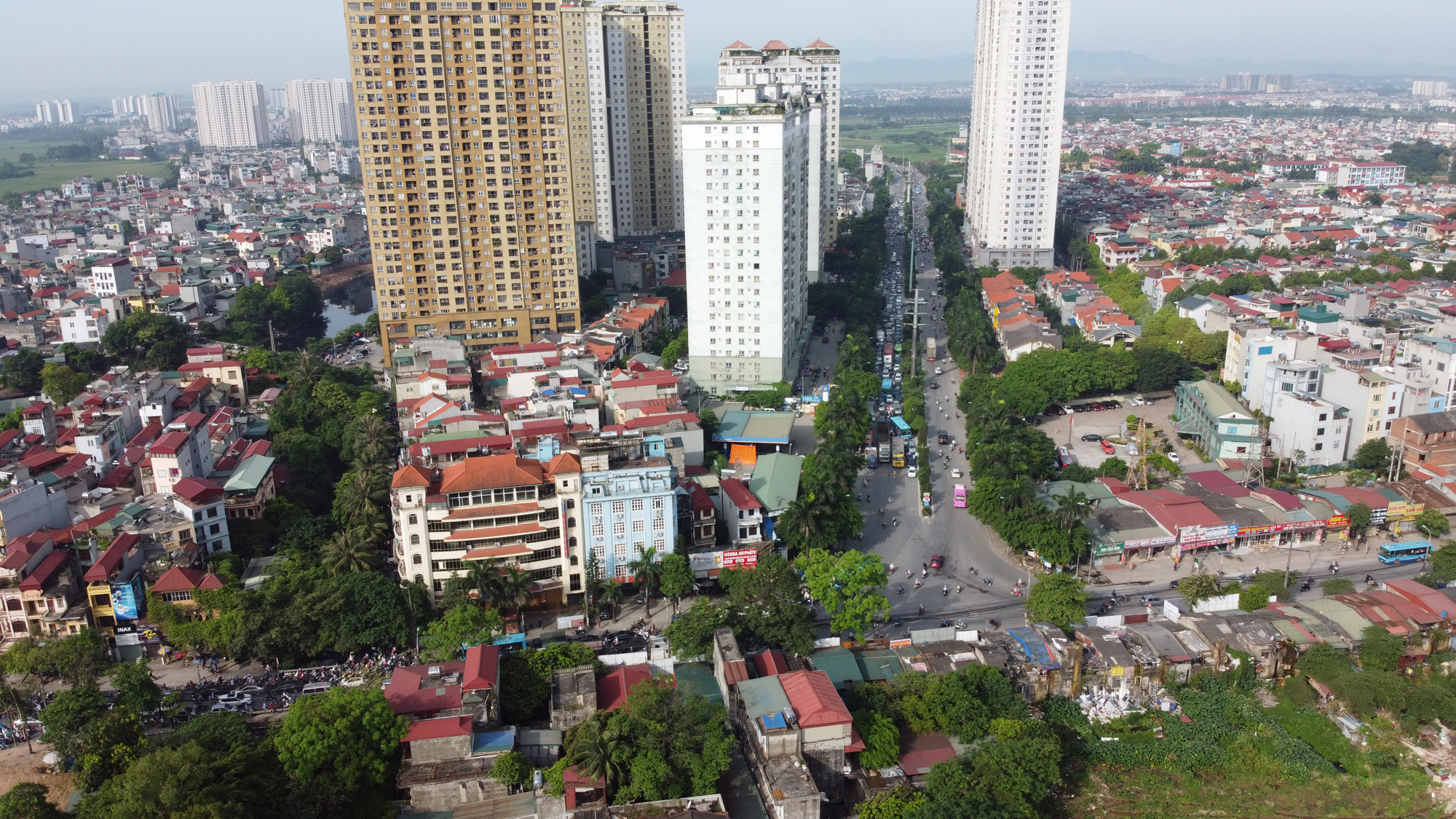 Ùn tắc liên miên, cầu vượt đường 70 qua Xa La vẫn 'đắp chiếu' vì thiếu mặt bằng - Ảnh 4. Ùn tắc liên miên, cầu vượt đường 70 qua Xa La vẫn 'đắp chiếu' vì thiếu mặt bằng - Ảnh 4.