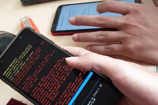 Nhiều điện thoại Samsung tại Việt Nam bất ngờ 'đột tử' - Ảnh 2. Nhiều điện thoại Samsung tại Việt Nam bất ngờ 'đột tử' - Ảnh 2.