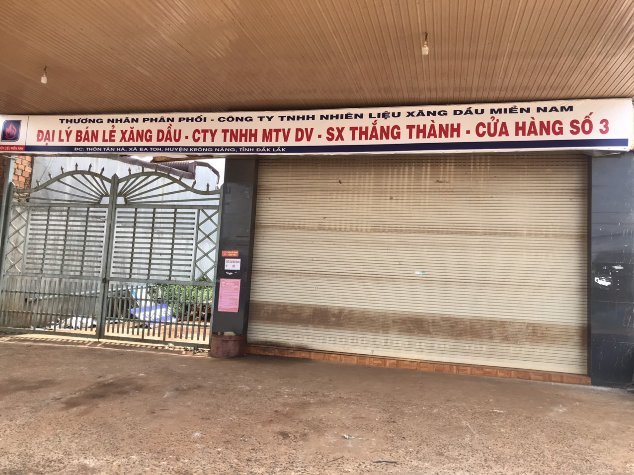 Hàng loạt cửa hàng xăng dầu Đắk Lắk đóng cửa vì hết xăng! - Ảnh 2. Hàng loạt cửa hàng xăng dầu Đắk Lắk đóng cửa vì hết xăng! - Ảnh 2.