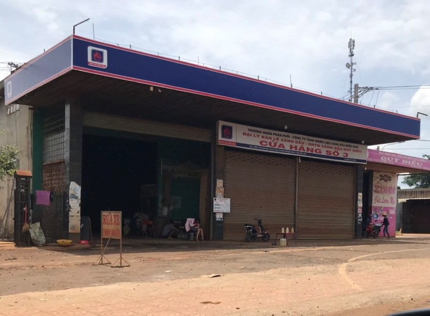 Hàng loạt cửa hàng xăng dầu Đắk Lắk đóng cửa vì hết xăng! - Ảnh 3. Hàng loạt cửa hàng xăng dầu Đắk Lắk đóng cửa vì hết xăng! - Ảnh 3.