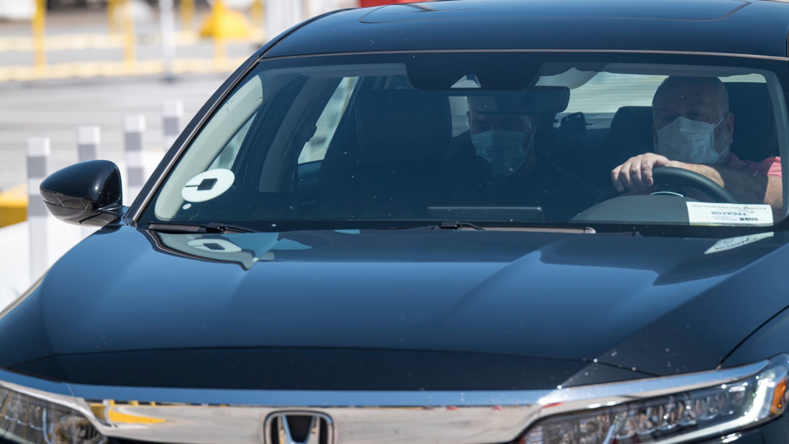Các tài xế lo lắng hãng xe Uber, Lyft trục lợi từ gói trợ cấp thất nghiệp của mình - Ảnh 1.