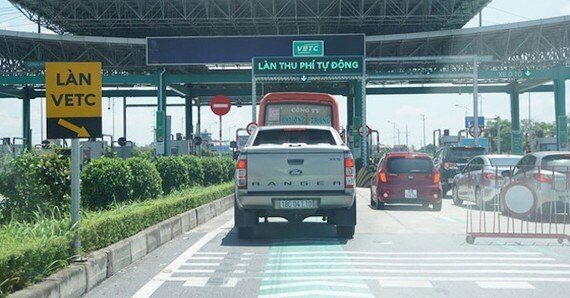 Vì sao người dân TP HCM vẫn chưa mặn mà với thẻ thu phí không dừng? - Ảnh 2.