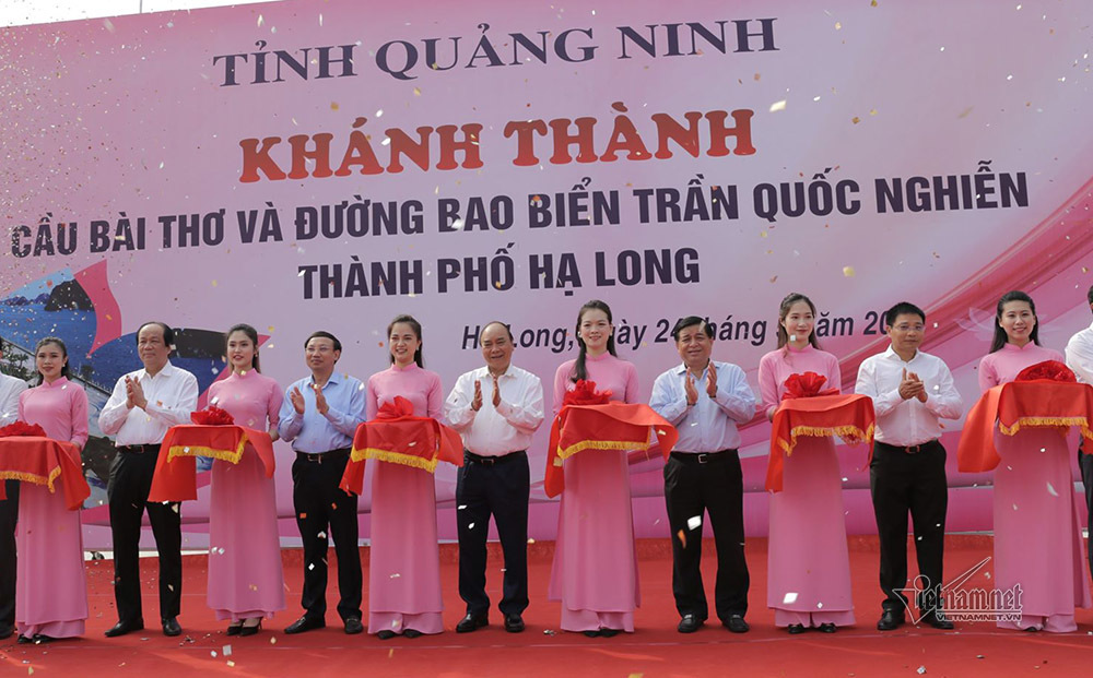 Thủ tướng cắt băng khánh thành đường bao biển đẹp nhất Quảng Ninh - Ảnh 1. Thủ tướng cắt băng khánh thành đường bao biển đẹp nhất Quảng Ninh - Ảnh 1.