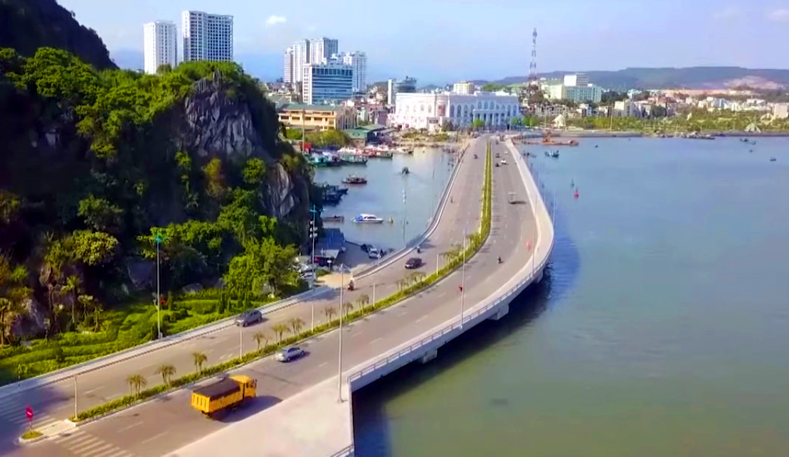 Thủ tướng cắt băng khánh thành đường bao biển đẹp nhất Quảng Ninh - Ảnh 5. Thủ tướng cắt băng khánh thành đường bao biển đẹp nhất Quảng Ninh - Ảnh 5.