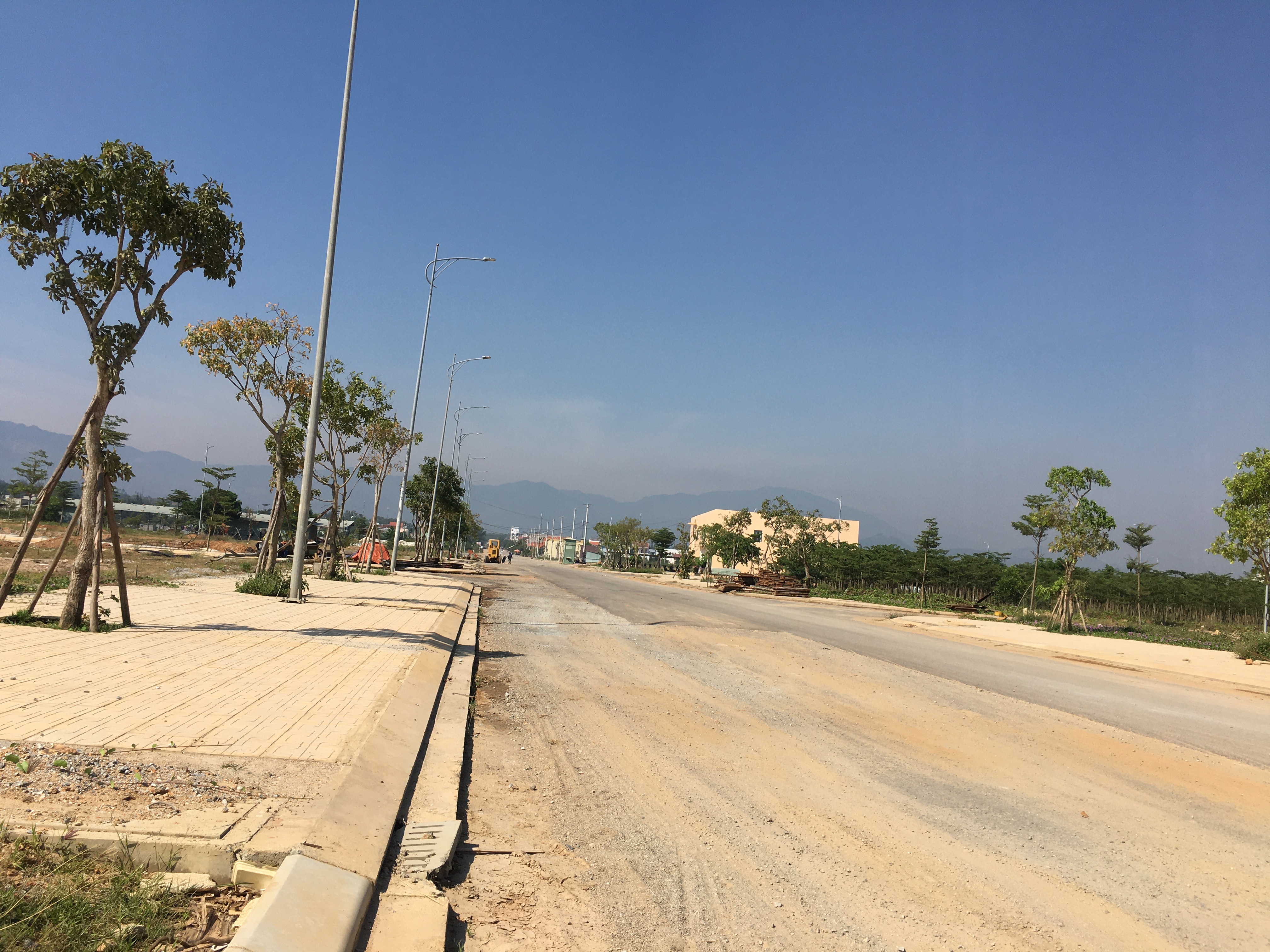 Quảng Nam: Dân chặn thi công đường 129 và khu đô thị Vịnh An Hòa - Ảnh 9. Quảng Nam: Dân chặn thi công đường 129 và khu đô thị Vịnh An Hòa - Ảnh 9.