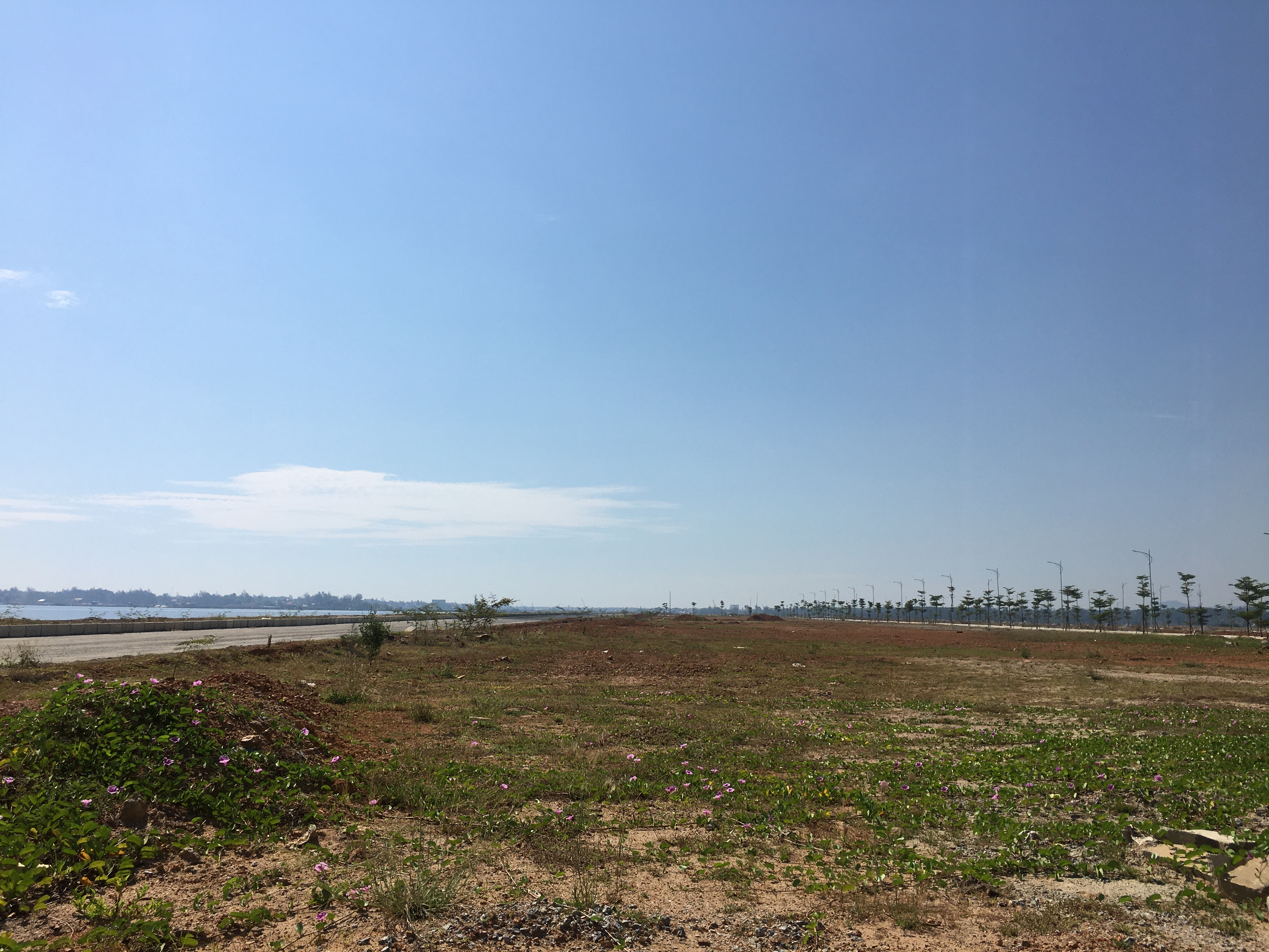 Quảng Nam: Dân chặn thi công đường 129 và khu đô thị Vịnh An Hòa - Ảnh 13. Quảng Nam: Dân chặn thi công đường 129 và khu đô thị Vịnh An Hòa - Ảnh 13.