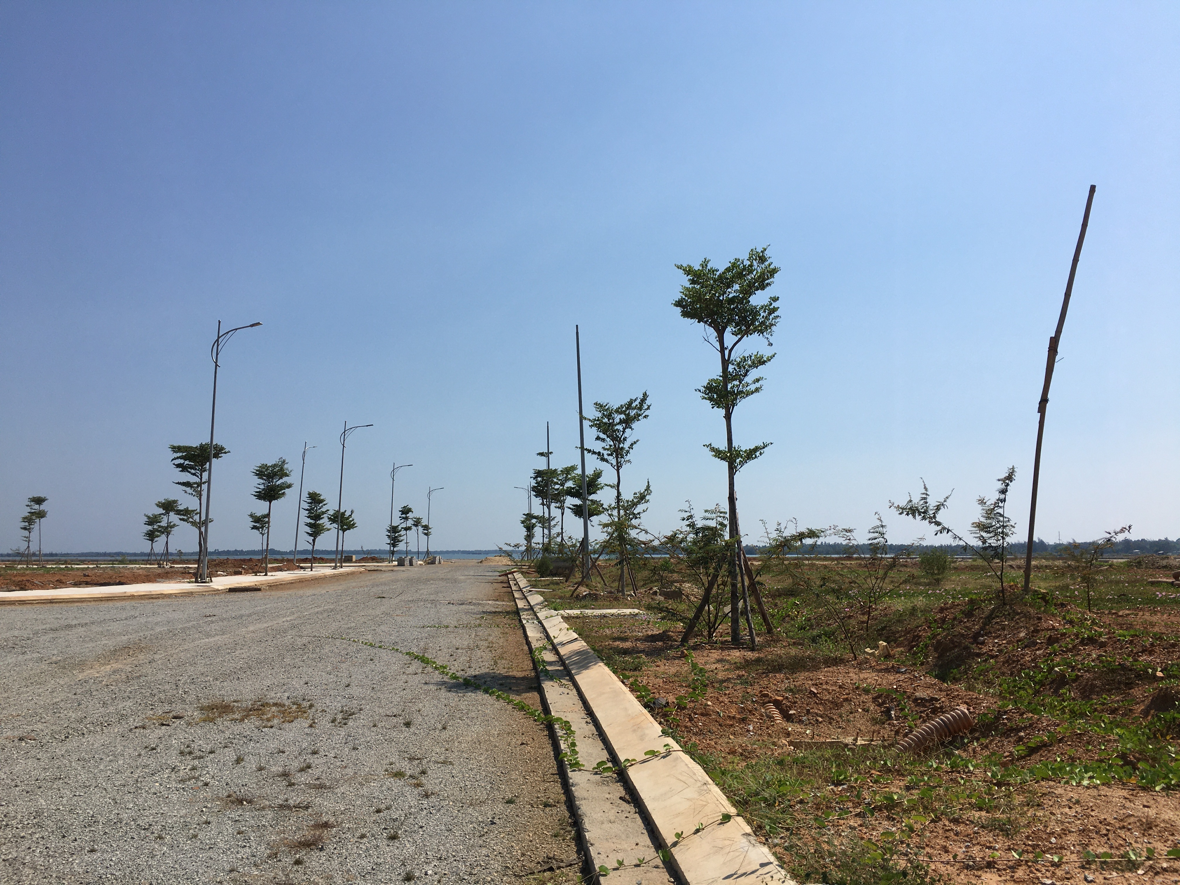 Quảng Nam: Dân chặn thi công đường 129 và khu đô thị Vịnh An Hòa - Ảnh 11. Quảng Nam: Dân chặn thi công đường 129 và khu đô thị Vịnh An Hòa - Ảnh 11.