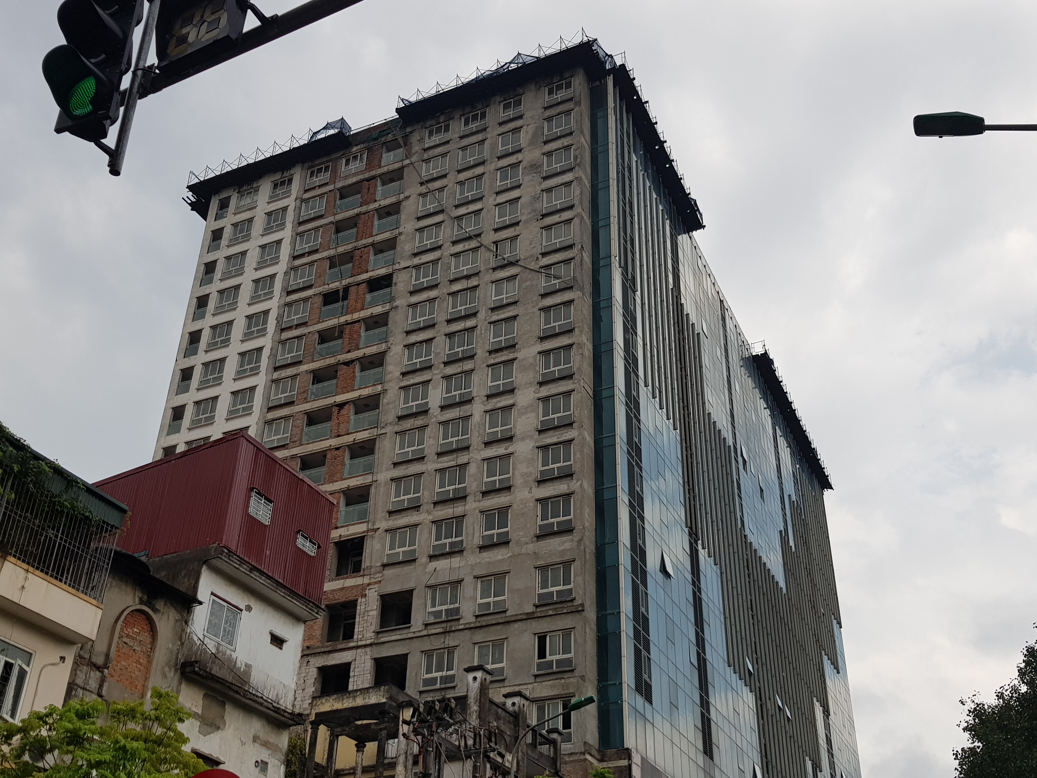 Phá dỡ giai đoạn thứ hai ở toà nhà 8B Lê Trực: Cần 120 ngày và tiêu tốn hơn 38 tỉ đồng - Ảnh 2. Phá dỡ giai đoạn thứ hai ở toà nhà 8B Lê Trực: Cần 120 ngày và tiêu tốn hơn 38 tỉ đồng - Ảnh 2.