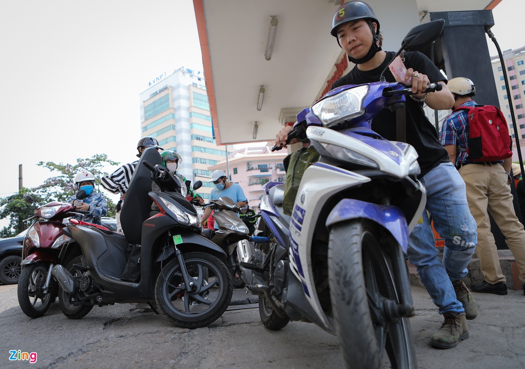 Cửa hàng xăng lo đóng cửa vì không nhập được hàng - Ảnh 2. Cửa hàng xăng lo đóng cửa vì không nhập được hàng - Ảnh 2.