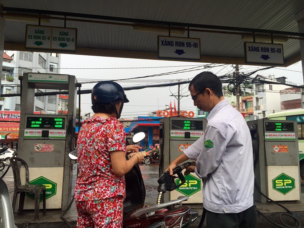 Thị trường xăng diễn biến bất thường, khan hiếm - Ảnh 1. Thị trường xăng diễn biến bất thường, khan hiếm - Ảnh 1.
