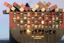 Khẩu trang tràn vào Australia sau khi 40 container từ Trung Quốc rơi khỏi tàu