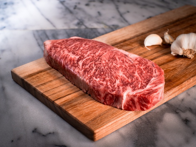 Thịt bò Kobe về Việt Nam 18 triệu đồng/kg vẫn khan hàng - Ảnh 1. Thịt bò Kobe về Việt Nam 18 triệu đồng/kg vẫn khan hàng - Ảnh 1.