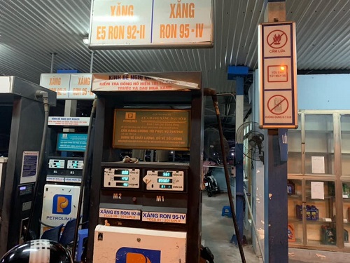 Bồn còn 20.000 lít, một cây xăng tại Hà Nội nói hết hàng, không bán - Ảnh 1. Bồn còn 20.000 lít, một cây xăng tại Hà Nội nói hết hàng, không bán - Ảnh 1.