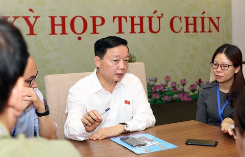 'Ai thấy người nước ngoài sở hữu đất thì báo tôi, tôi sẽ xử lí' - Ảnh 1. 'Ai thấy người nước ngoài sở hữu đất thì báo tôi, tôi sẽ xử lí' - Ảnh 1.