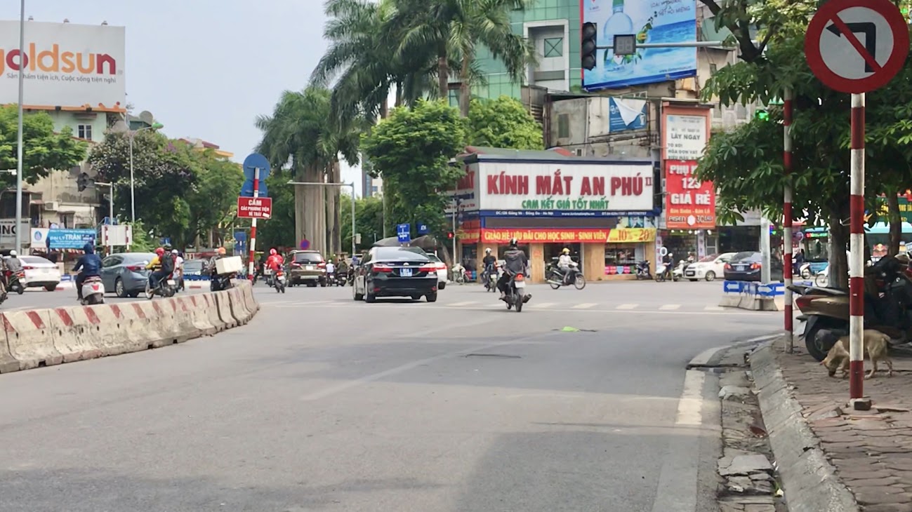 Nút giao thông dễ bị phạt ở Hà Nội: Hỗn loạn giờ cao điểm ở ngã 5 Giảng Võ - Ảnh 2. Nút giao thông dễ bị phạt ở Hà Nội: Hỗn loạn giờ cao điểm ở ngã 5 Giảng Võ - Ảnh 2.