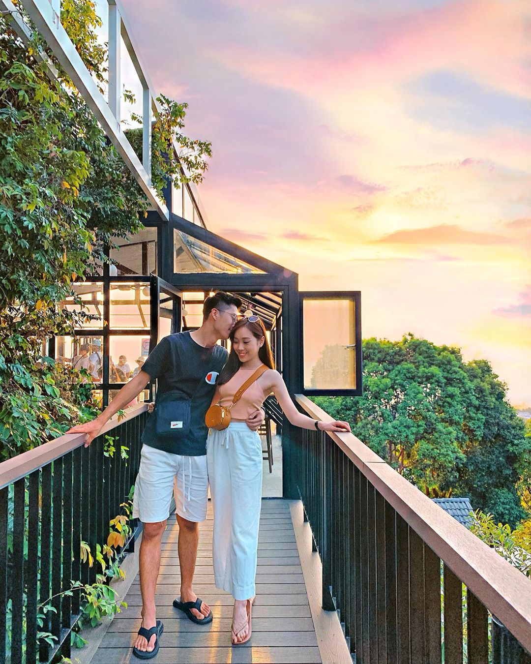 Top 5 quán bar ở Phú Quốc ngắm hoàng hôn trên biển cực chill - Ảnh 13.