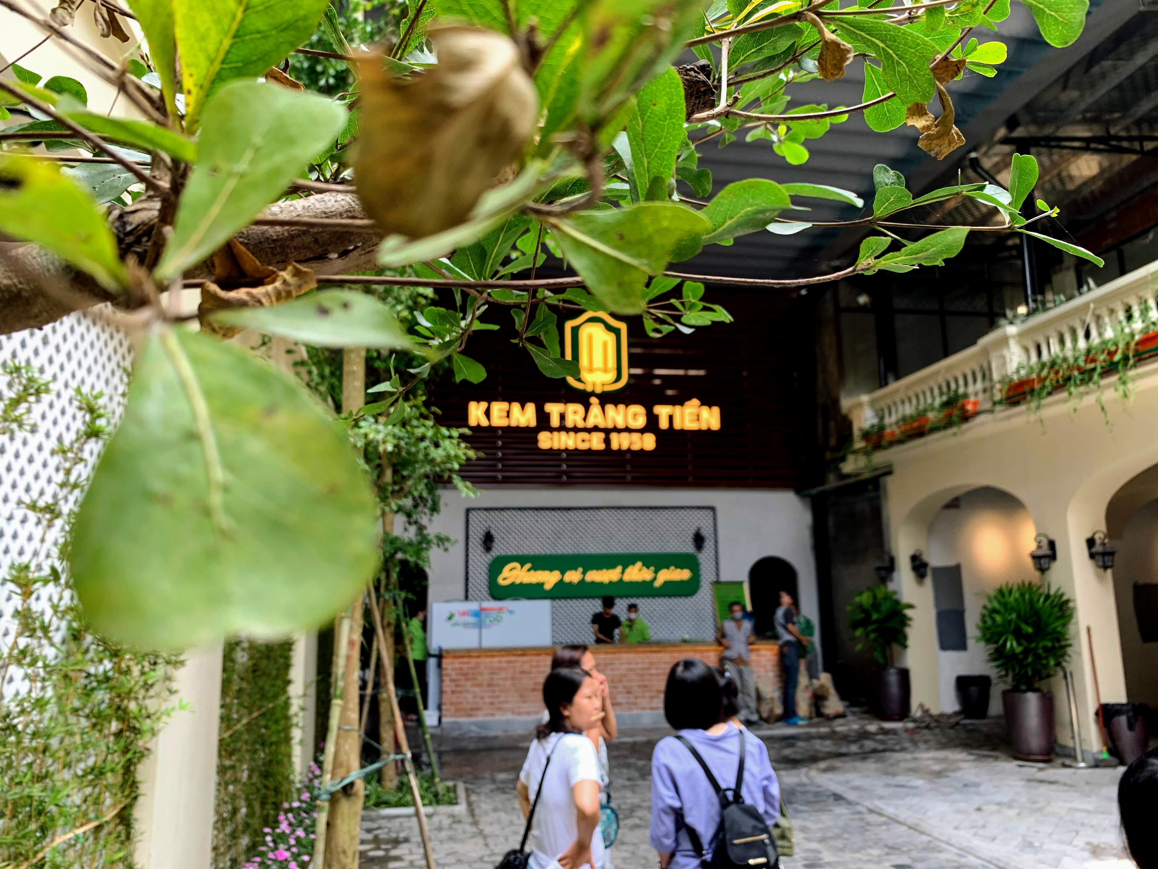Sau đại dịch, Kem Tràng Tiền chi 10 tỉ đồng để lột xác hoá 'thiên nga' sang chảnh - Ảnh 10. Sau đại dịch, Kem Tràng Tiền chi 10 tỉ đồng để lột xác hoá 'thiên nga' sang chảnh - Ảnh 10.