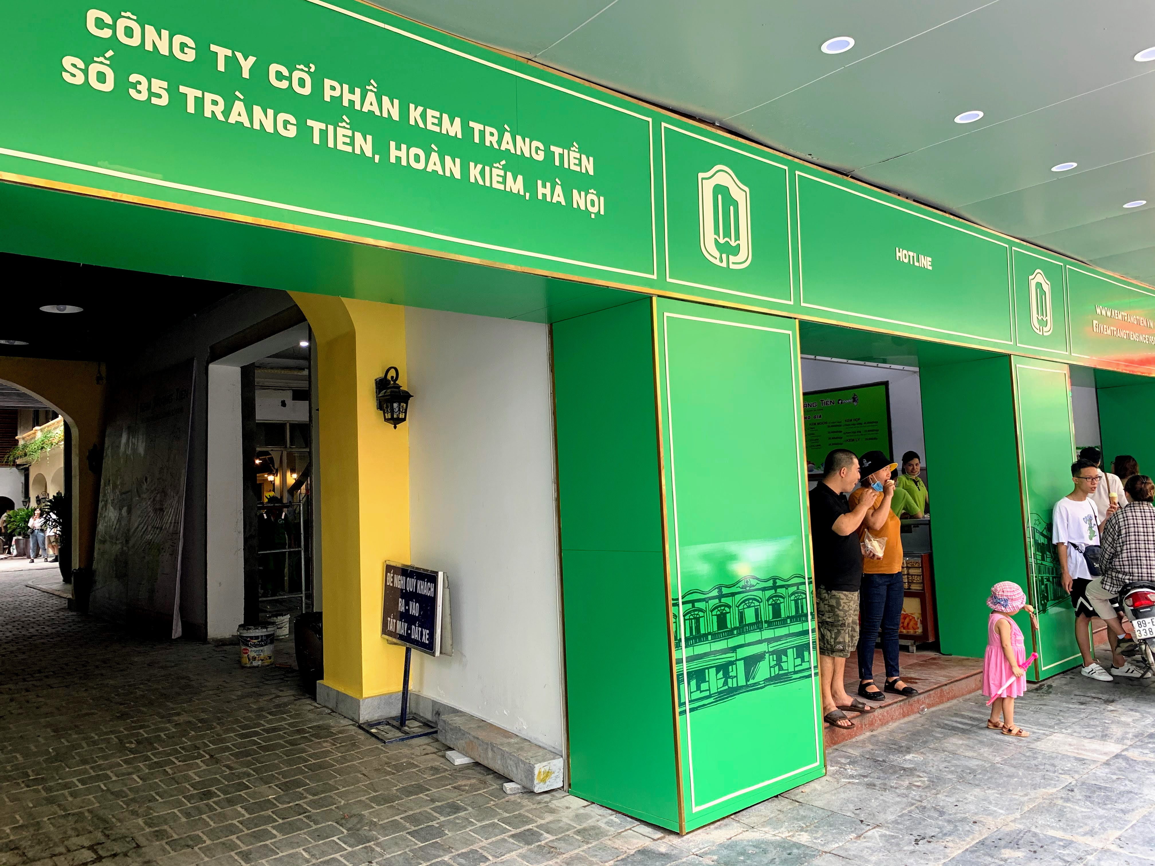 Sau đại dịch, Kem Tràng Tiền chi 10 tỉ đồng để lột xác hoá 'thiên nga' sang chảnh - Ảnh 2. Sau đại dịch, Kem Tràng Tiền chi 10 tỉ đồng để lột xác hoá 'thiên nga' sang chảnh - Ảnh 2.