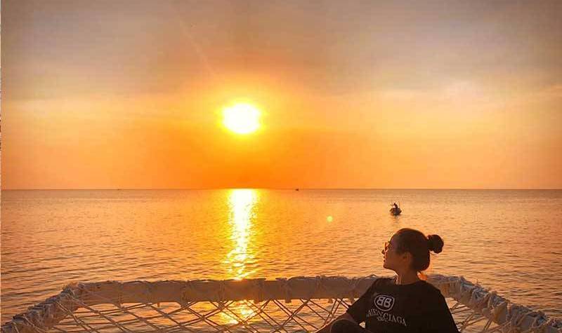 Top 5 quán bar ở Phú Quốc ngắm hoàng hôn trên biển cực chill - Ảnh 8.