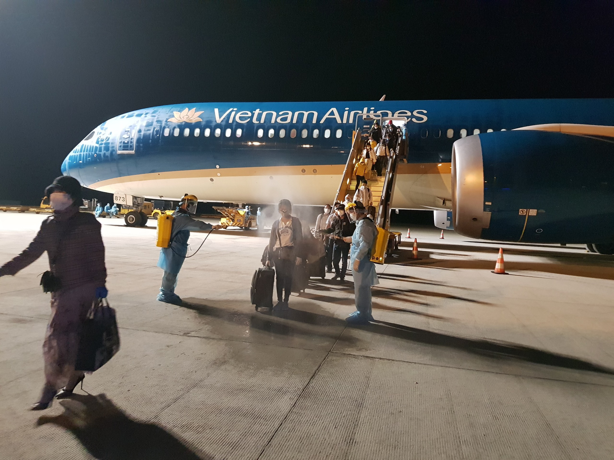 Chuyến bay đầu tiên đưa công dân Việt Nam về nước từ khu vực Trung Đông - Ảnh 5. Chuyến bay đầu tiên đưa công dân Việt Nam về nước từ khu vực Trung Đông - Ảnh 5.